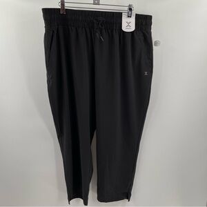 NWT Xersion Mid-Rise Black Tapered Zip Pockets Featherweight Ankle Crop Pants